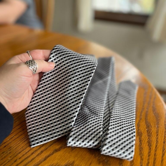 BRUNO PIATTELLI ROMA SILK TIE| BLACK & GRAY GEOMETRIC| HANDMADE|CLASSIC ELEGANCE - Picture 4 of 4